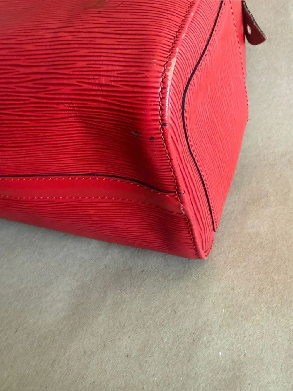 Louis Vuitton Speedy 30 in Épi Leather
